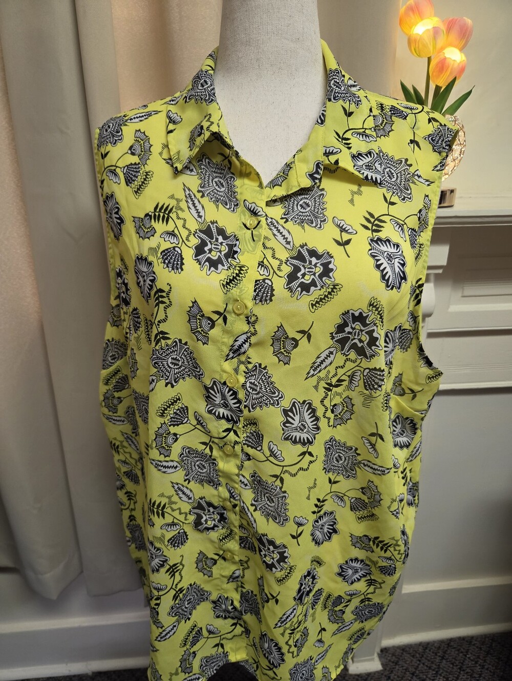 attention Yellow Sleeveless Button-Down Floral Print Top Size 1X